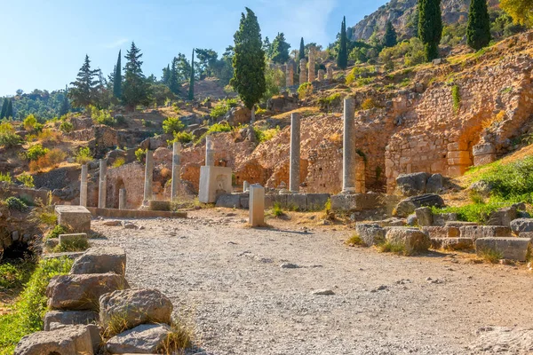 Ruinas griegas antiguas en un día soleado del verano — Foto de Stock