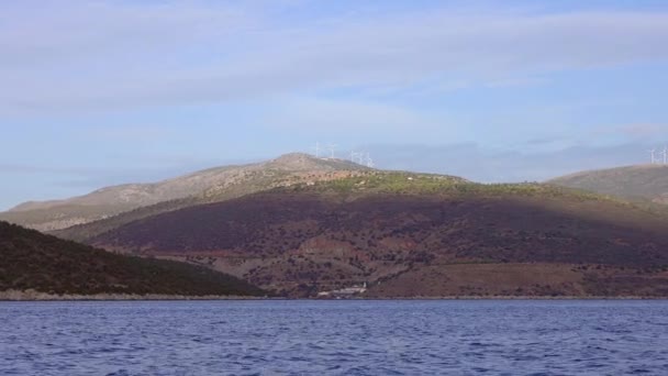 Grécia Golfo Corinto Litorais Montanhosos Com Parques Eólicos Nos Picos — Vídeo de Stock