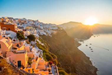 Thira Adası 'nın Caldera' sında şafak vakti