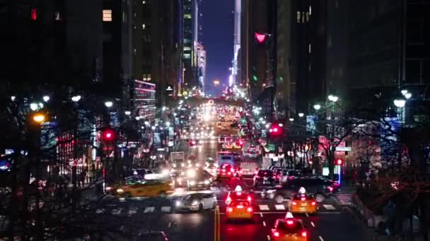 Eua Nova Iorque Trânsito Noturno Denso 42Th Street Movimento Rápido — Vídeo de Stock