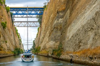 Corinth Kanal ve Köprülerinde Yelkenli Yat