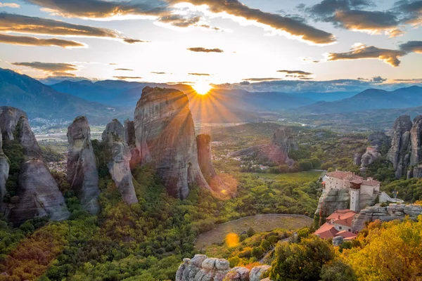 Grécia Meteora Mosteiros Nas Rochas Listados Pela Unesco Verão Pôr — Fotografia de Stock