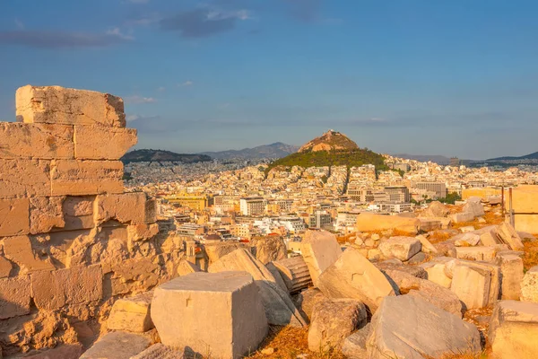 日落在雅典 前方的大理石废墟 从城市天台和Lycabettus山的高处观看 — 图库照片