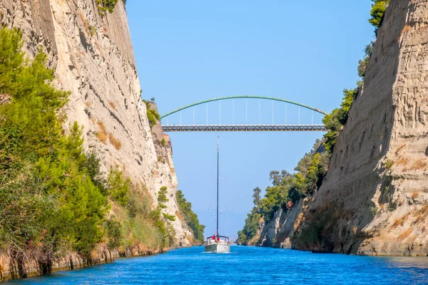 그리스 고린도 운하를 여름날 스톡 이미지