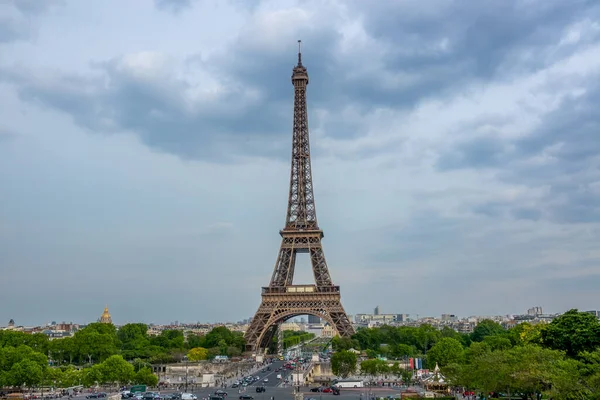 Franciaországba Felhős Nyári Este Párizsban Eiffel Torony Közelében — Stock Fotó