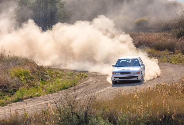 Route Terre Sèche Été Journée Ensoleillée Voiture Rallye Beaucoup Poussière — Photo