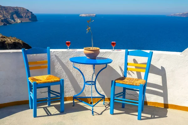 Ελλάδα Σαντορίνη Θήρα Νησί Ηλιόλουστη Θαλασσογραφία Από Ένα Καφέ Στην Εικόνα Αρχείου