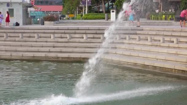 Singapore October 2017 Marina Bay Promenade Skyscrapers Sunny Day Camera — Stock Video