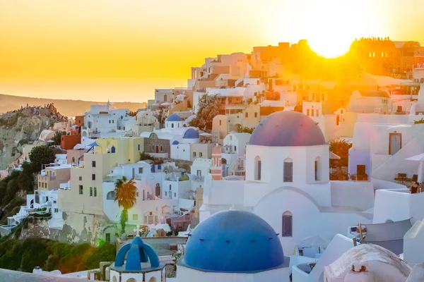 Griekenland Oia Stad Santorini Eiland Zonsondergang Boven Daken Van Gebouwen — Stockfoto