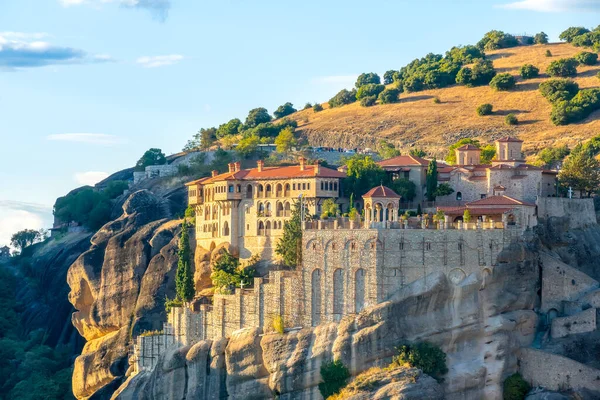 Grecia Soleado Día Verano Meteora Gran Monasterio Piedra Una Roca —  Fotos de Stock