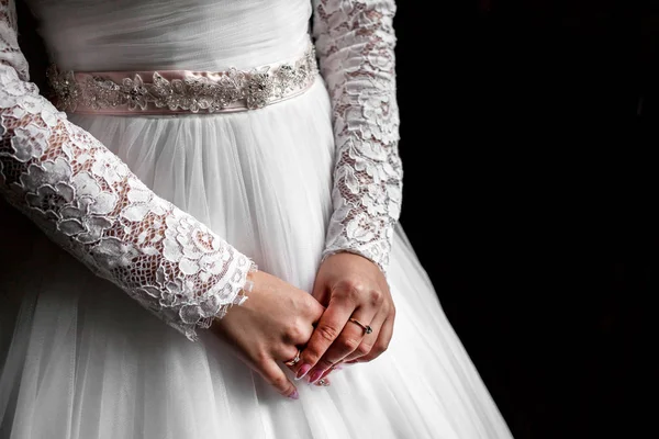 Frau Eleganten Hochzeitskleid Mit Spitze — Stockfoto