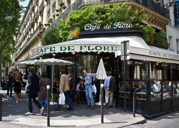 Paris França Julho 2011 Restaurantes Desfrutam Sol Famoso Cafe Flore — Fotografia de Stock