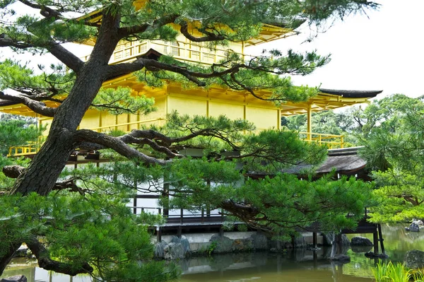 Altın Köşk, Kyoto, Japonya 'da bir tapınak.
