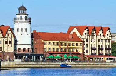 Kaliningrad, Rusya - 18 Haziran 2016: Balıkçı köyü bir yaz akşamı