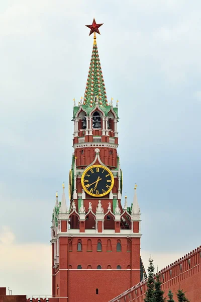 De toren van de Spasskaya van het Kremlin van Moskou. Moskou, Rusland — Stockfoto