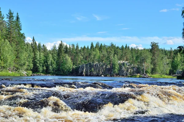 Pragul Padun pe râul Chirko-Kem. Karelia, Rusia — Fotografie, imagine de stoc