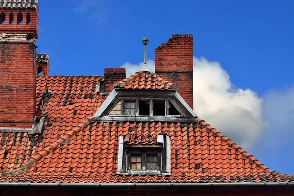 Gamla tyska tegeltak. Baltijsk, Pillau tidigare, Kaliningrad region, Ryssland — Stockfoto