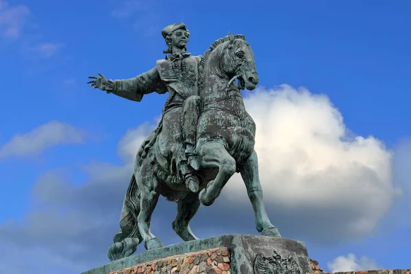 Monument voor de Russische tsarina Elizabeth Petrovna. Stad Baltiejsk, tot 1946 Pillau, Rusland — Stockfoto