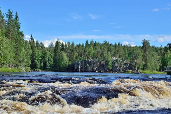 Pragul Padun pe râul Chirko-Kem. Karelia, Rusia — Fotografie, imagine de stoc