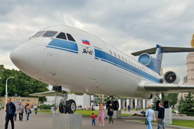 Moskova, Rusya - 12 Ağustos 2019: Moskova, Vdnkh 'da Yak-42 yolcu uçağı