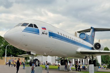 Moskova, Rusya - 12 Ağustos 2019: Moskova, Vdnh 'de Yak-42 yolcu uçağı