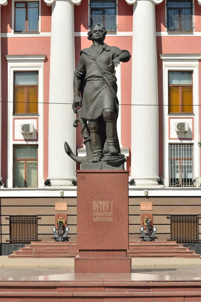 Kaliningrado, Rússia - 20 de abril de 2019: Monumento a Pedro Magno, Imperador da Rússia, fundador da frota russa — Fotografia de Stock