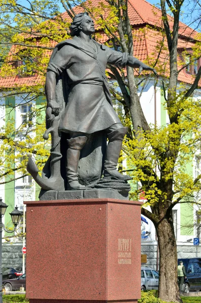 Kaliningrad, Rusia - 20 aprilie 2019: Monumentul lui Petru cel Mare, Împăratul Rusiei — Fotografie, imagine de stoc