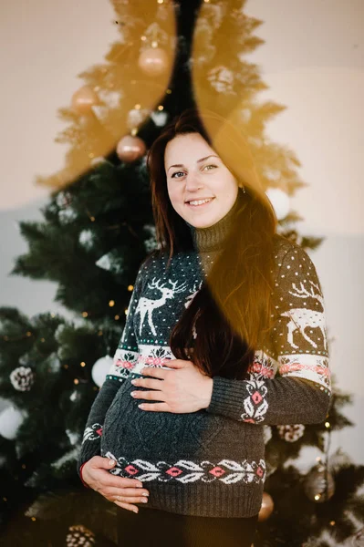 Pregnant Woman Posing Christmas Tree Home Happy Holidays Pregnancy Concept — Stock Photo, Image