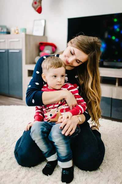 Portrait Happy Mother Son Celebrate Christmas Together — Stock Photo, Image