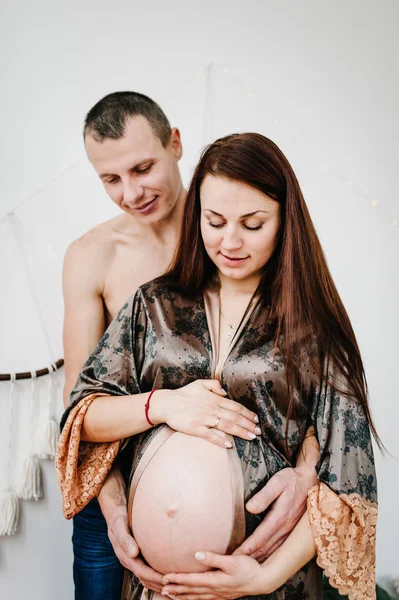 Attends Bébé Femme Sexy Enceinte Debout Dans Chambre Les Mains — Photo