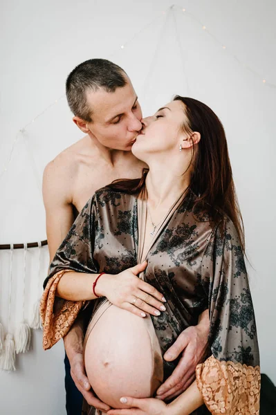 Esperando Bebé Mujer Sexy Embarazada Pie Habitación Las Manos Del — Foto de Stock