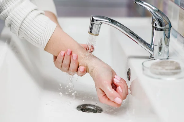 Vasker Hender Forebygging Coronavirus Vask Hendene Med Antibakteriell Såpe Varme – stockfoto