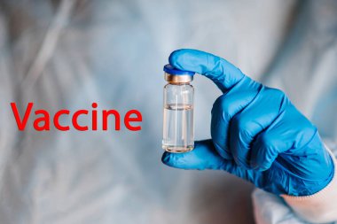 Aşı metni. Doktor, hemşire ve bilim adamlarının elinde Coronavirus hastalığı için COVID-19 aşısı var. Enfeksiyondan korunmak, aşılamak ve tedavi etmek için kullanılır. (2019-nCoV). Güncelleme.