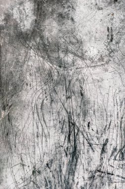 Alçı deseni ve çizgileri olan gri, beyaz beton duvar, arka plan, resim, doku. Duvarda çizikler var