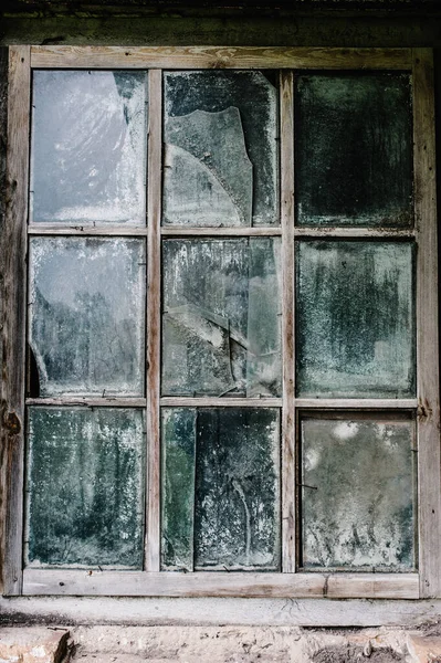 Cam Çatlamış Dövülmüş Eski Ahşap Pencere — Stok fotoğraf