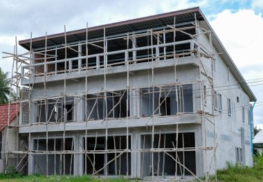 Kasaba evi ya da kasaba evi yapım aşamasında, ev biulderi.