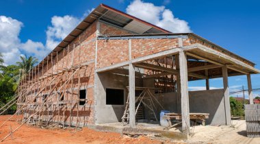 A single 1 storey single house is under construction / house builder