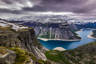 22 Temmuz 2015: Trolltung giderken bir fiyort panoramik manzaralı
