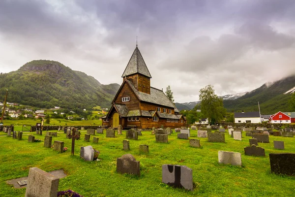 21 de julho de 2015: Panorama da igreja stave de Roldal, Noruega — Fotografia de Stock