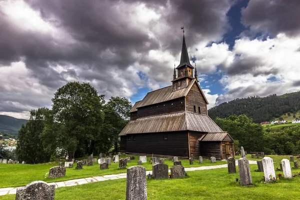 23 de julho de 2015: A Igreja Stave de Kaupanger, Noruega — Fotografia de Stock