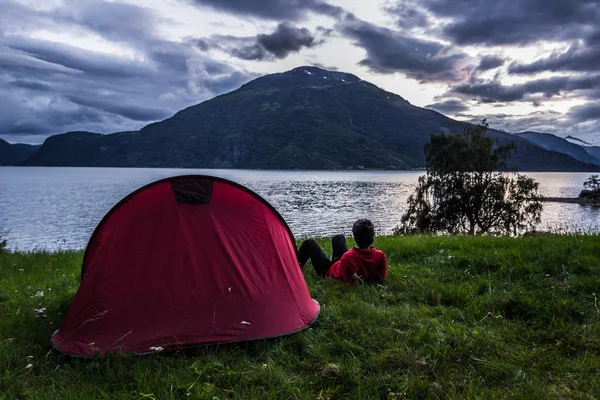 July 23, 2015: Wild camping tent in the village of Ornes, Norway — Stock Photo, Image