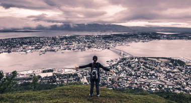 31 Temmuz 2015: Mount Storsteinen üstündeki Traveller soygunculuğu içinde