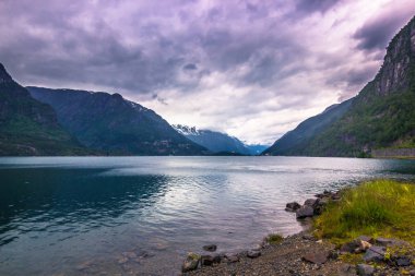 21 Temmuz 2015: Norveç kırsalında bir fiyort Panoraması,