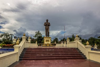 20 Eylül 2014: Başkan Souphanouvong Luang p heykeli