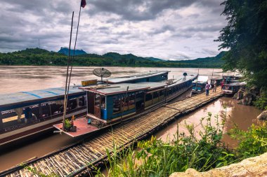 21 Eylül 2014: Girişinde rıhtıma Pak Ou mağaralar, L