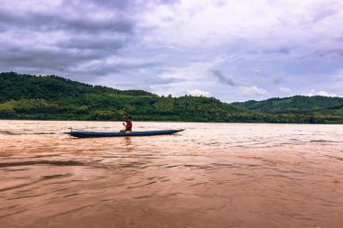 21 Eylül 2014: Balıkçı Mekong Nehri, Laos
