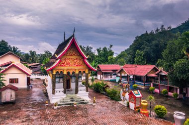 21 Eylül 2014: Ban Xang Hai, Laos tapınaklarda