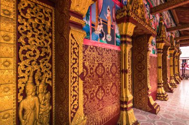 20 Eylül 2014: Luang Prabang duvarlar Wat Manorom Tapınağı