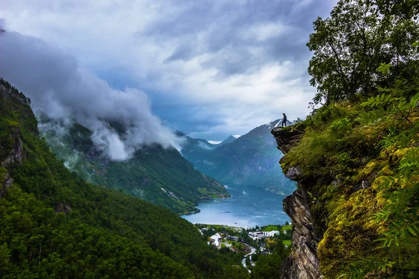 24 Temmuz 2015: Geiranger Panorama Flydalshuvet viewp gelen — Stok fotoğraf