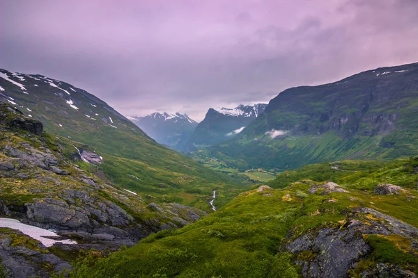 24 juli 2015: Panorama van het Geirangerfjord, wereld erfgoed si — Stockfoto